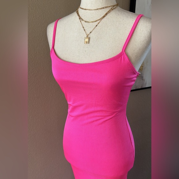 Double layered maxi drsss in hot pink - Picture 10 of 12
